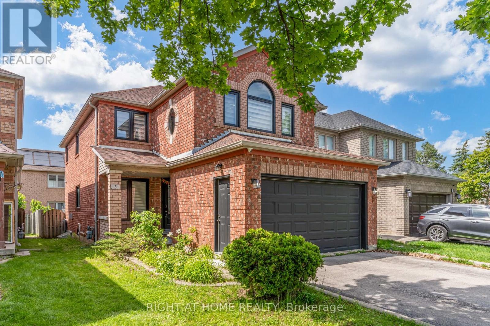 












3 FORESTGROVE CIRCLE

,
Brampton (Heart Lake East),




Ontario
L6Z4T2

