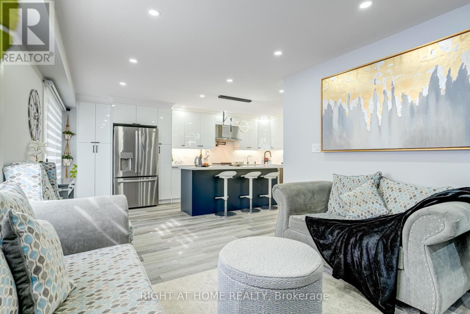 












3 FORESTGROVE CIRCLE

,
Brampton (Heart Lake East),




Ontario
L6Z4T2

