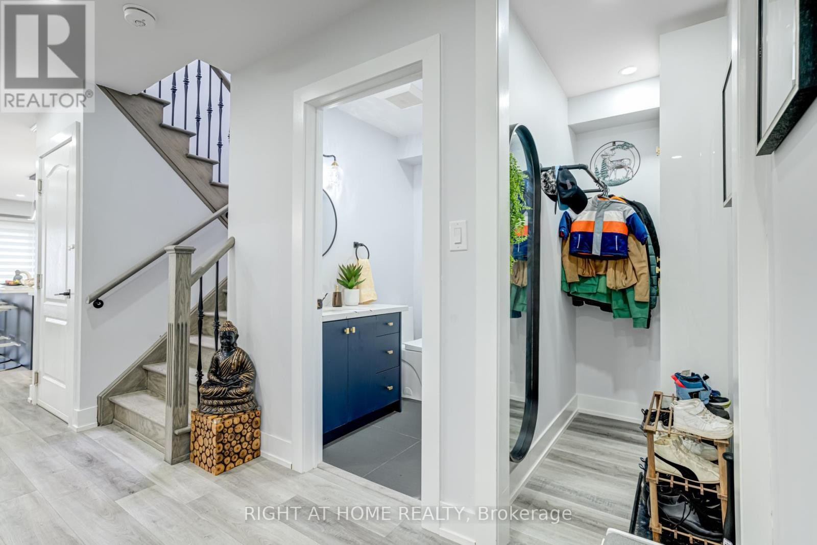 












3 FORESTGROVE CIRCLE

,
Brampton (Heart Lake East),




Ontario
L6Z4T2

