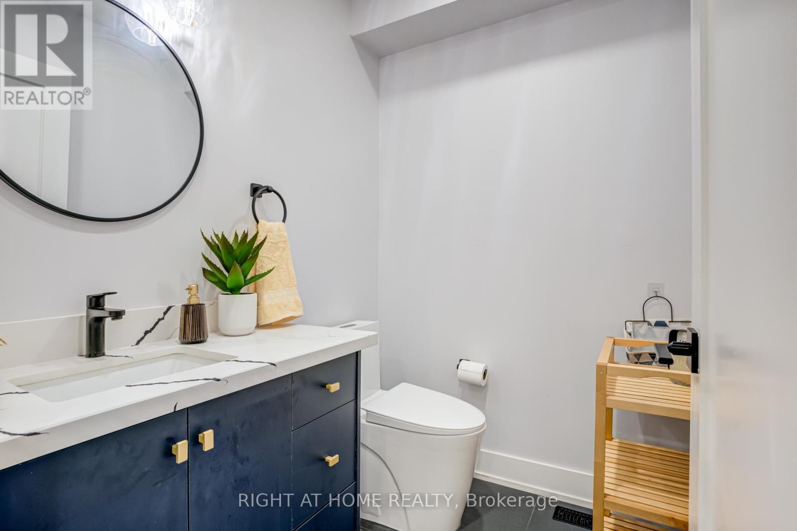 












3 FORESTGROVE CIRCLE

,
Brampton (Heart Lake East),




Ontario
L6Z4T2

