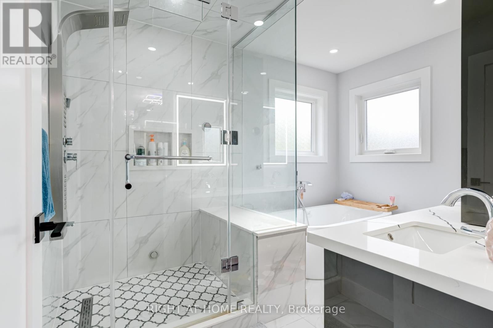 












3 FORESTGROVE CIRCLE

,
Brampton (Heart Lake East),




Ontario
L6Z4T2

