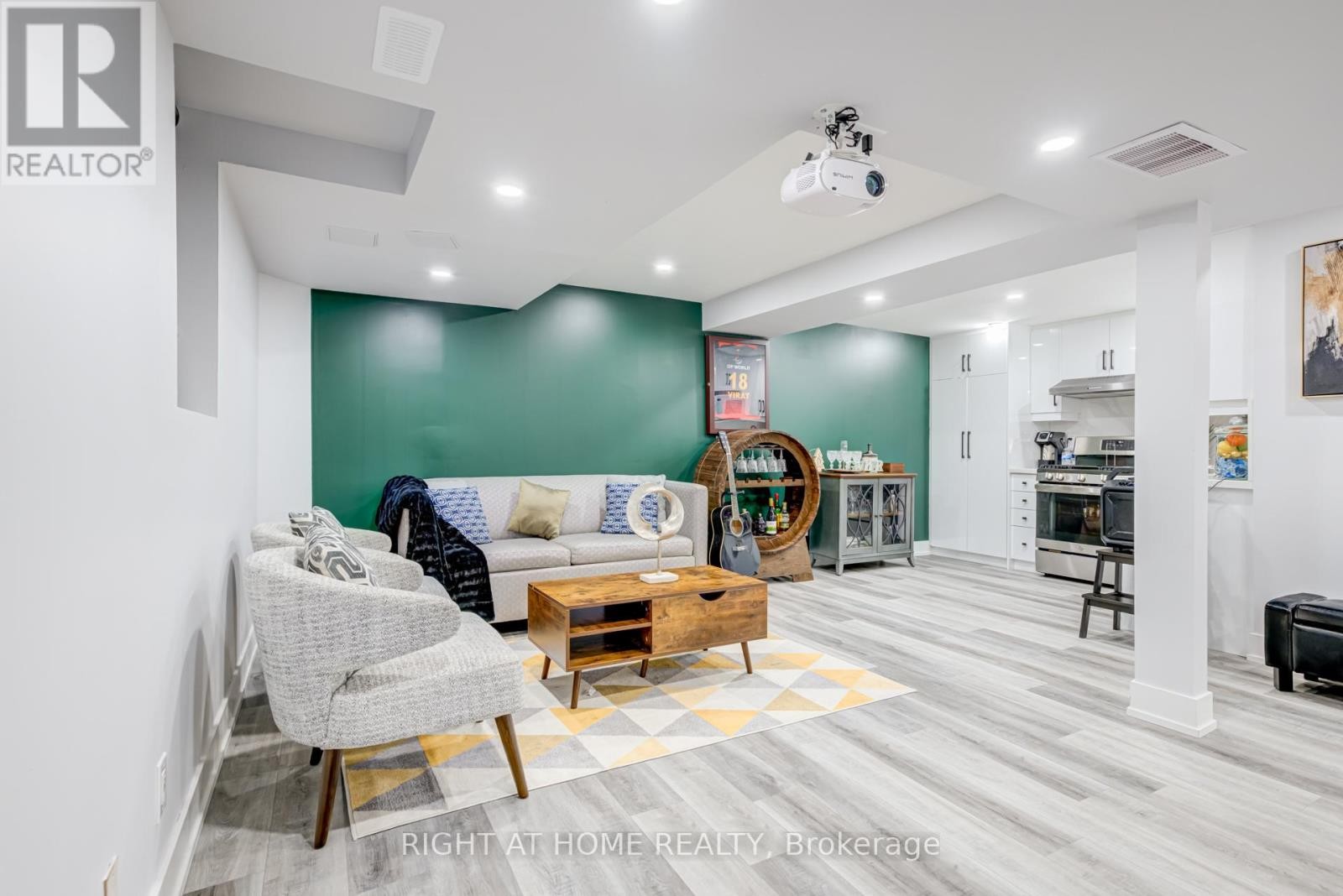 












3 FORESTGROVE CIRCLE

,
Brampton (Heart Lake East),




Ontario
L6Z4T2

