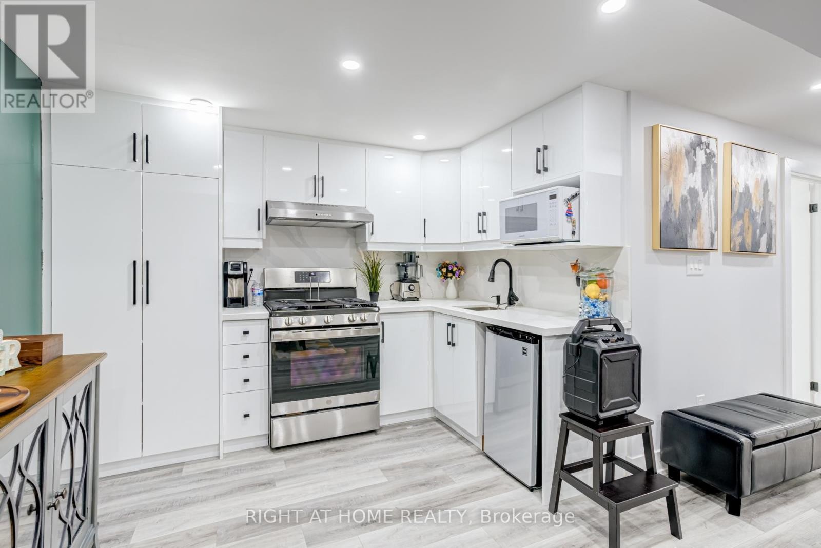 












3 FORESTGROVE CIRCLE

,
Brampton (Heart Lake East),




Ontario
L6Z4T2

