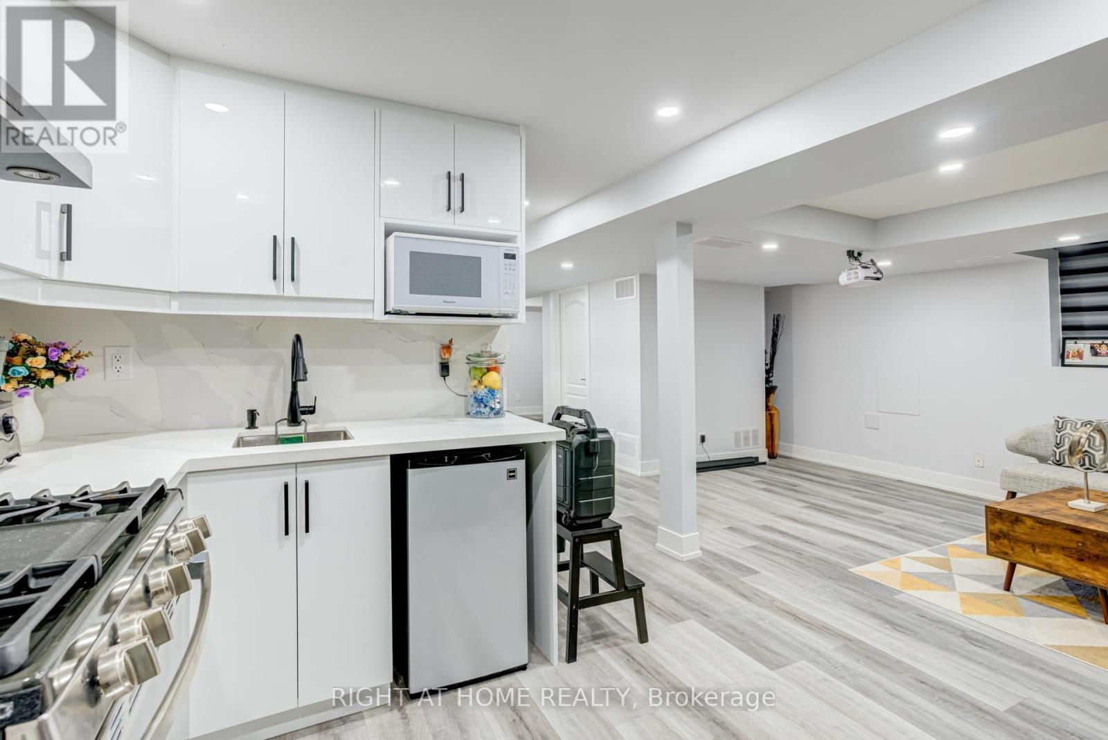 












3 FORESTGROVE CIRCLE

,
Brampton (Heart Lake East),




Ontario
L6Z4T2

