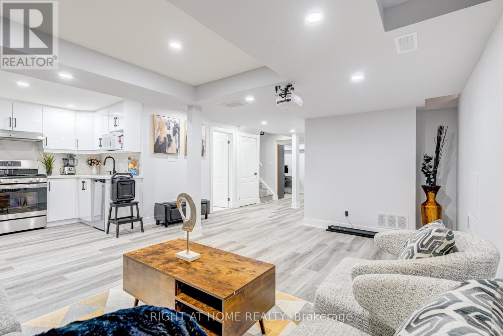 












3 FORESTGROVE CIRCLE

,
Brampton (Heart Lake East),




Ontario
L6Z4T2

