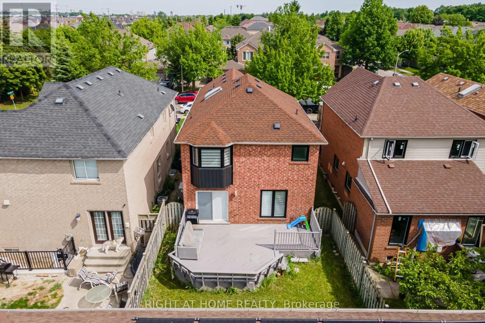 












3 FORESTGROVE CIRCLE

,
Brampton (Heart Lake East),




Ontario
L6Z4T2

