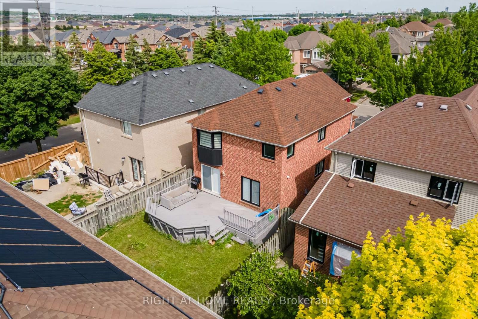 












3 FORESTGROVE CIRCLE

,
Brampton (Heart Lake East),




Ontario
L6Z4T2

