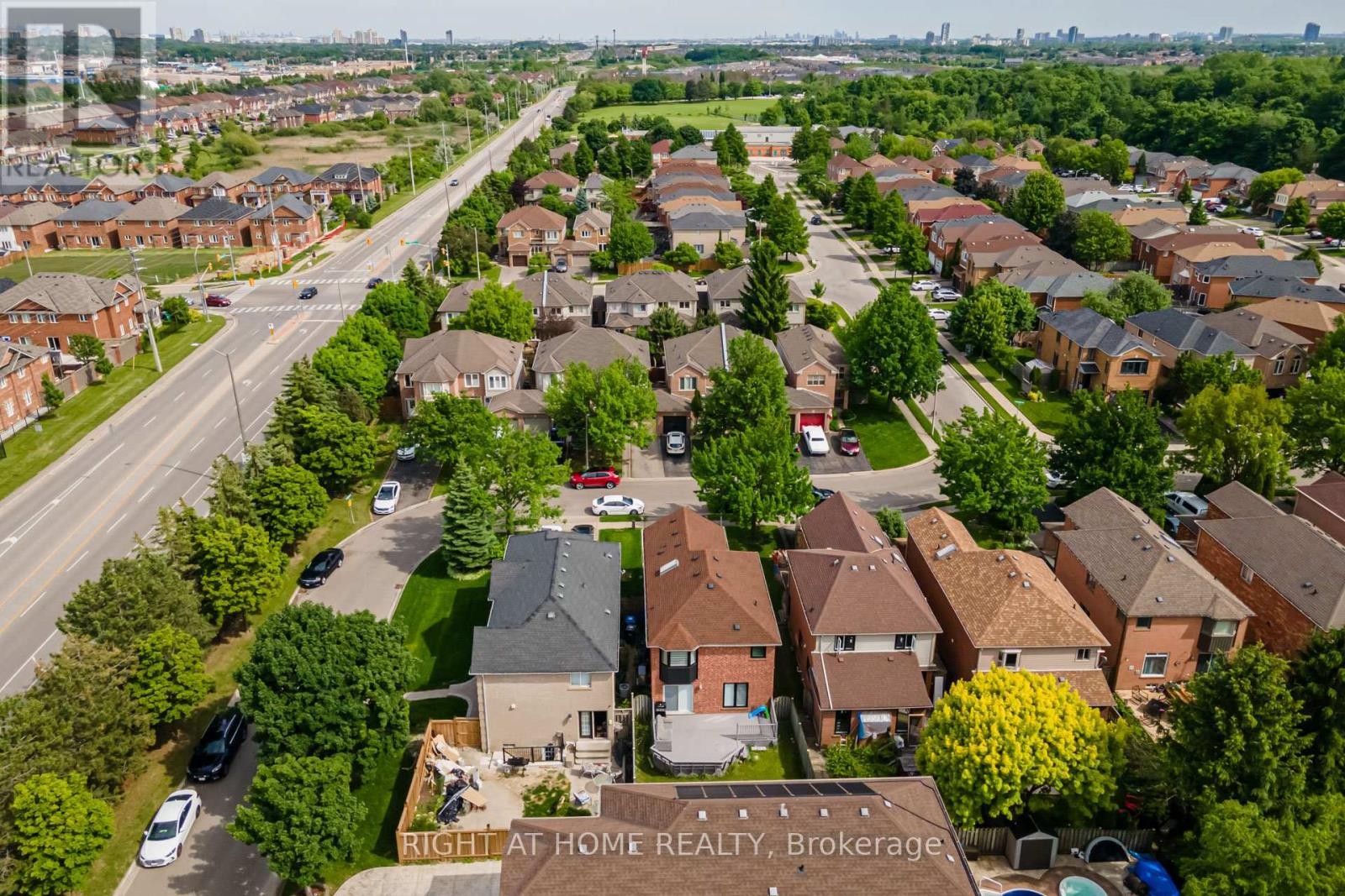 












3 FORESTGROVE CIRCLE

,
Brampton (Heart Lake East),




Ontario
L6Z4T2

