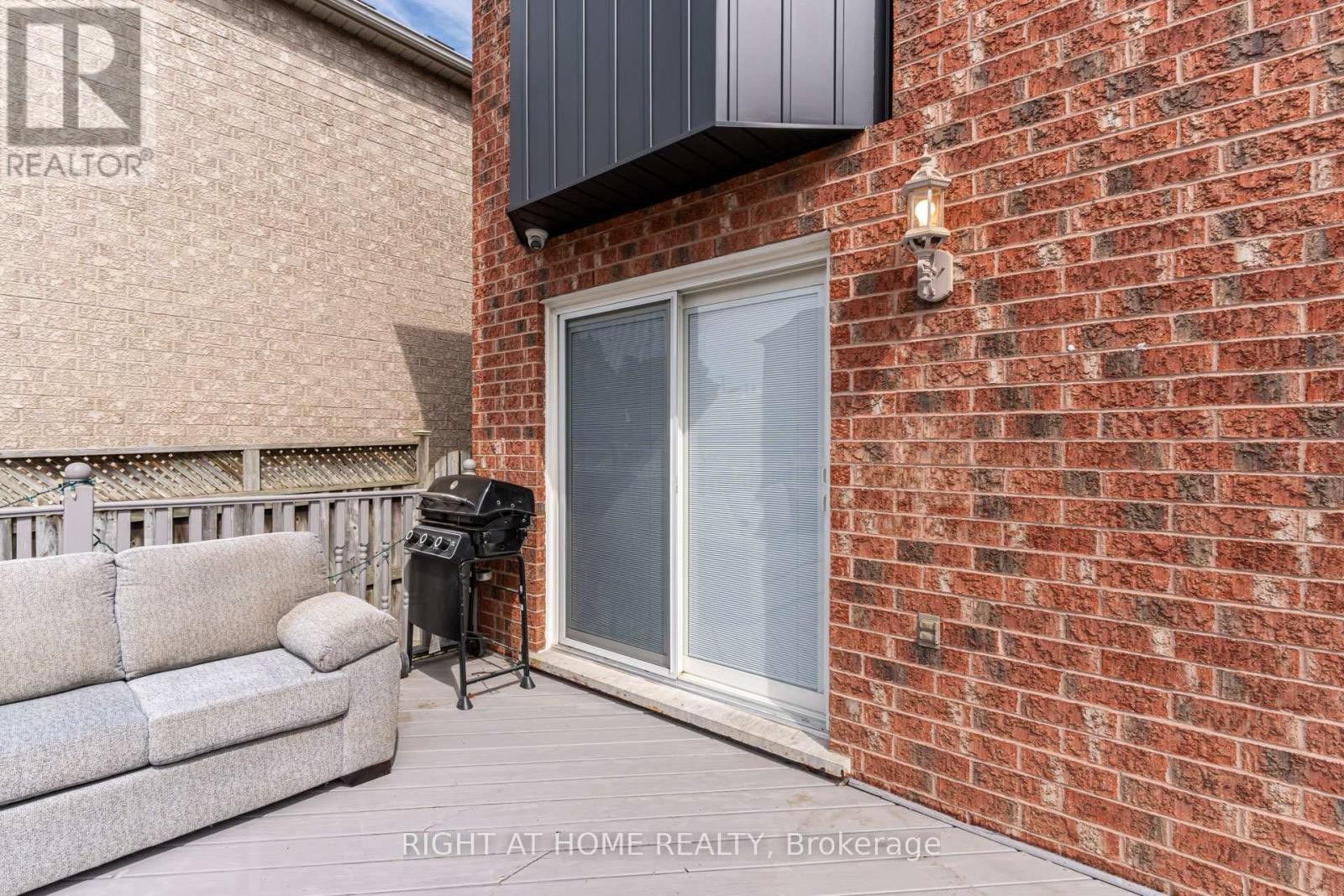 












3 FORESTGROVE CIRCLE

,
Brampton (Heart Lake East),




Ontario
L6Z4T2

