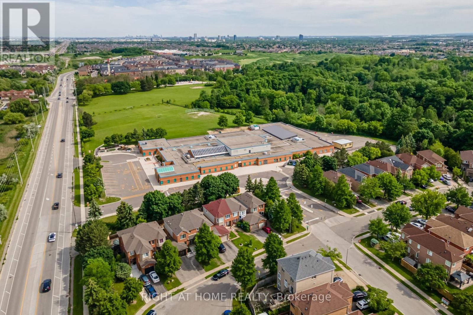 












3 FORESTGROVE CIRCLE

,
Brampton (Heart Lake East),




Ontario
L6Z4T2

