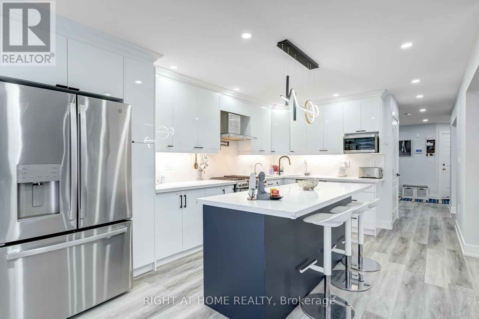 












3 FORESTGROVE CIRCLE

,
Brampton (Heart Lake East),




Ontario
L6Z4T2

