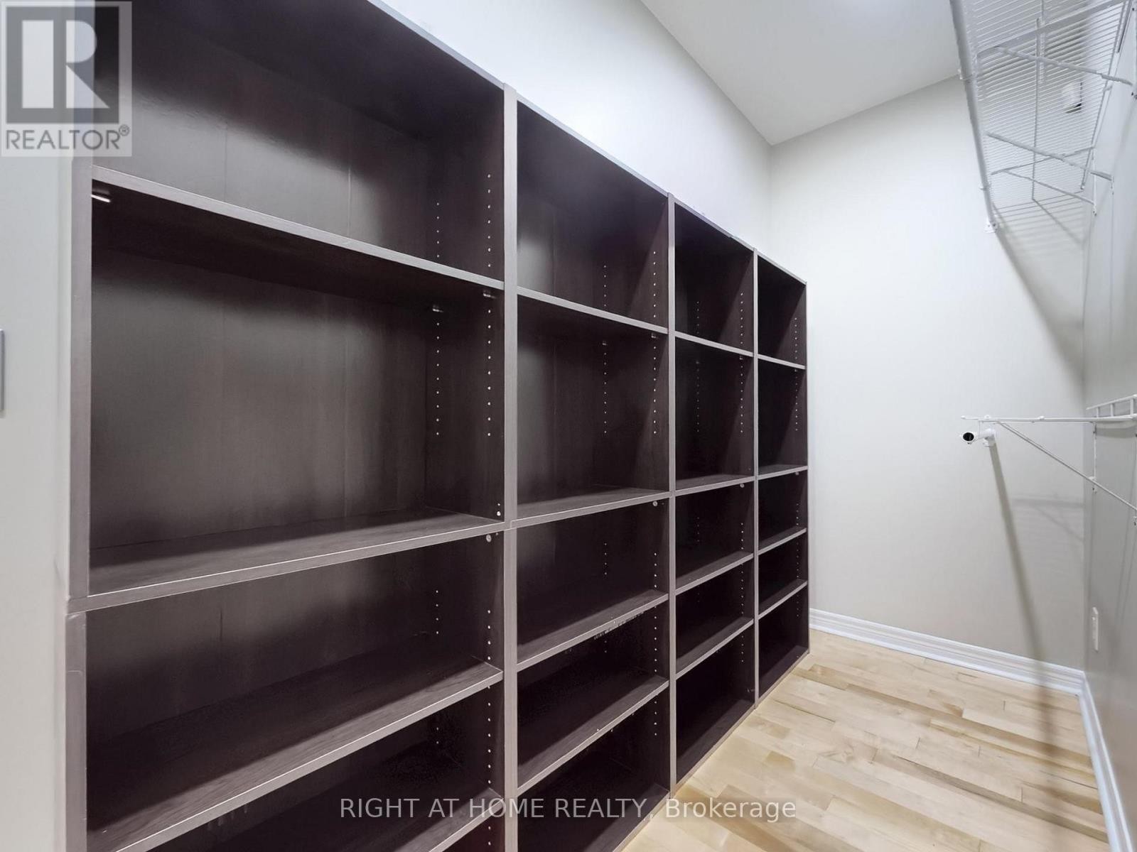 












3585 STONECUTTER CRESCENT

,
Mississauga (Churchill Meadows),




Ontario
L5M7N7

