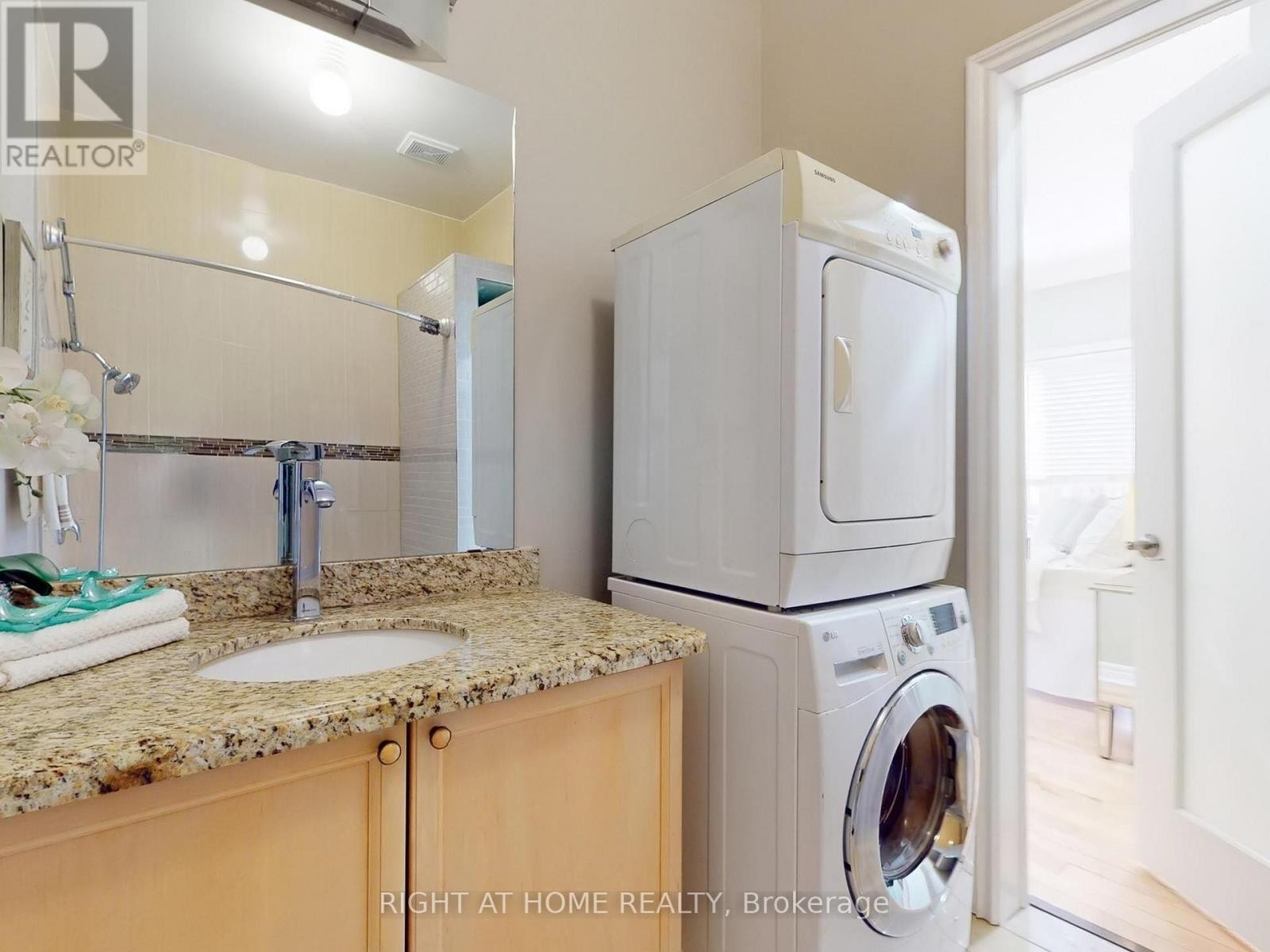 












3585 STONECUTTER CRESCENT

,
Mississauga (Churchill Meadows),




Ontario
L5M7N7

