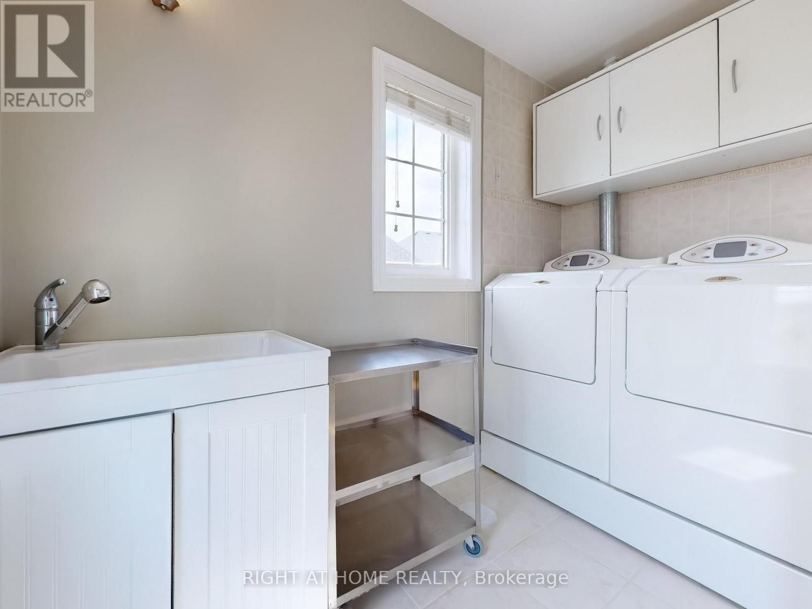 












3585 STONECUTTER CRESCENT

,
Mississauga (Churchill Meadows),




Ontario
L5M7N7

