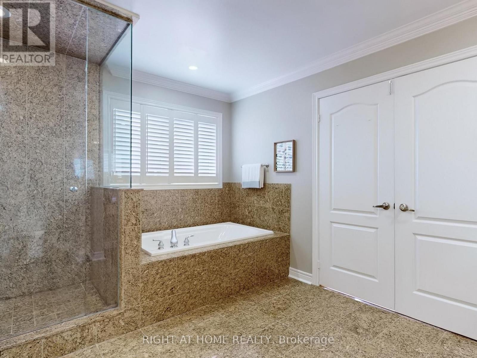 












3585 STONECUTTER CRESCENT

,
Mississauga (Churchill Meadows),




Ontario
L5M7N7

