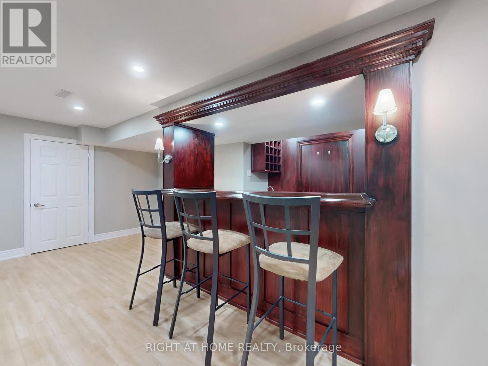 












3585 STONECUTTER CRESCENT

,
Mississauga (Churchill Meadows),




Ontario
L5M7N7

