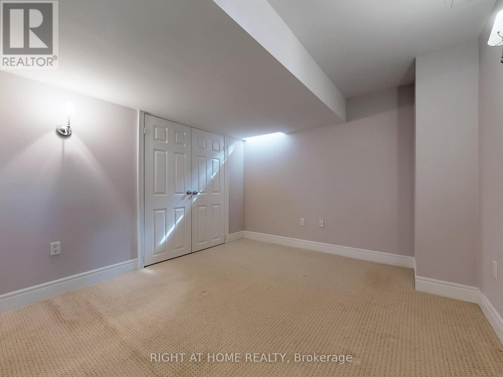 












3585 STONECUTTER CRESCENT

,
Mississauga (Churchill Meadows),




Ontario
L5M7N7

