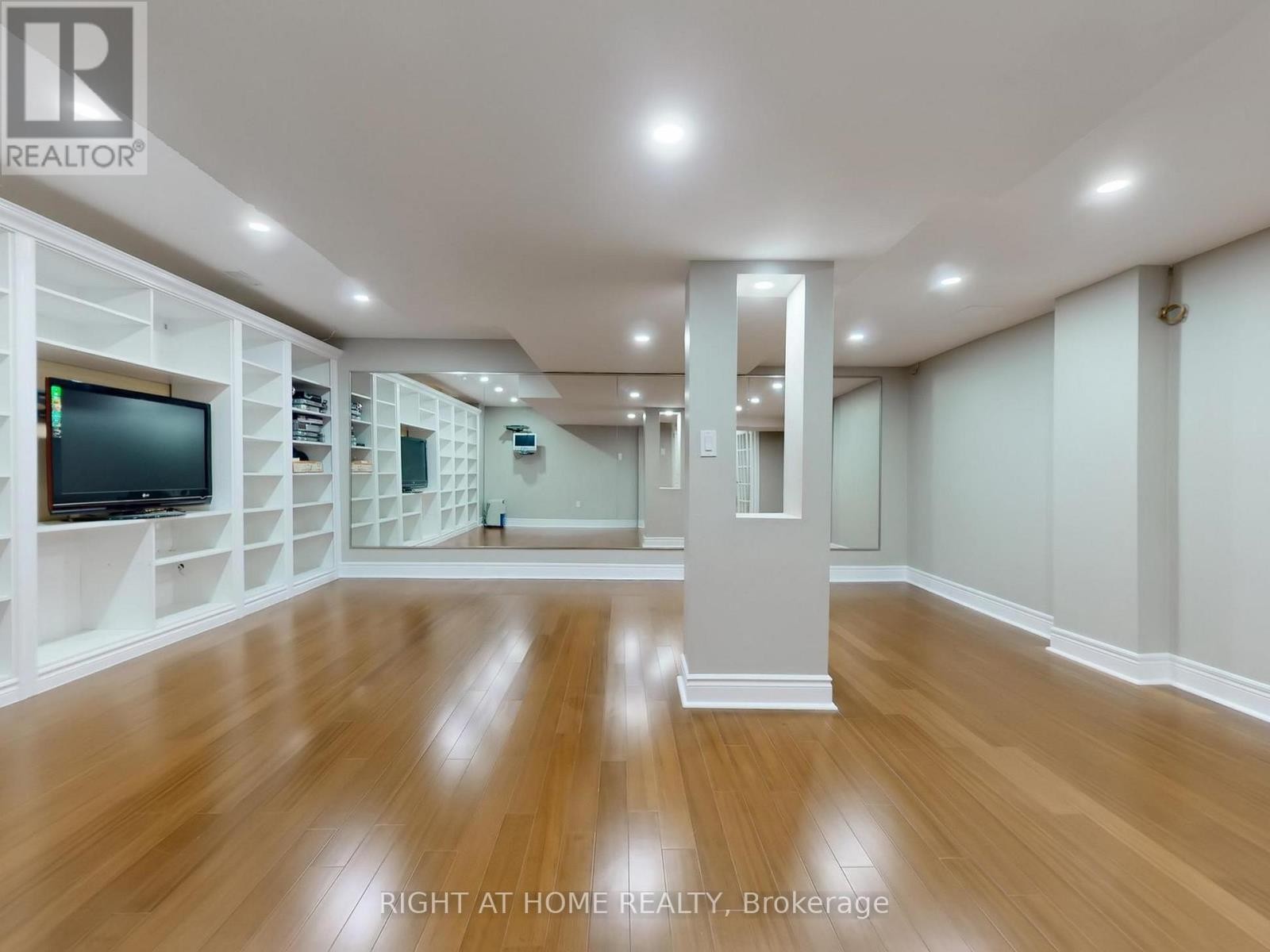 












3585 STONECUTTER CRESCENT

,
Mississauga (Churchill Meadows),




Ontario
L5M7N7

