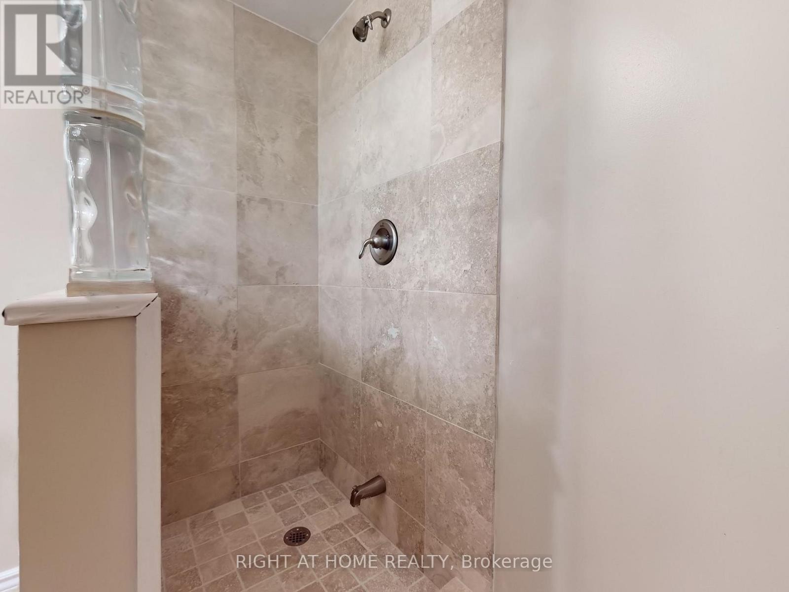 












3585 STONECUTTER CRESCENT

,
Mississauga (Churchill Meadows),




Ontario
L5M7N7

