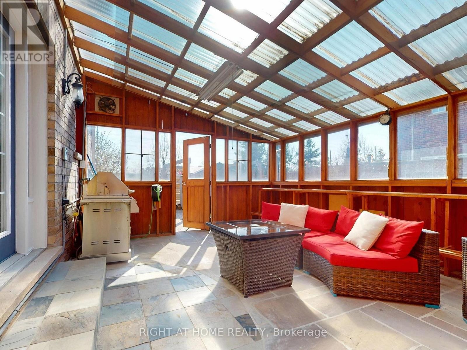 












3585 STONECUTTER CRESCENT

,
Mississauga (Churchill Meadows),




Ontario
L5M7N7

