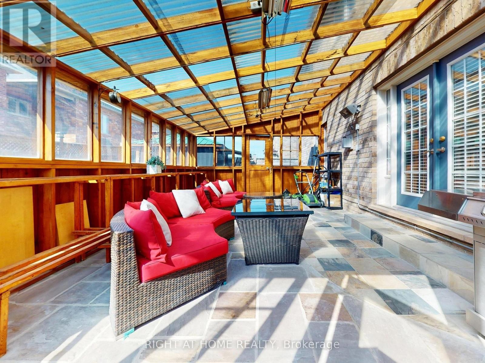 












3585 STONECUTTER CRESCENT

,
Mississauga (Churchill Meadows),




Ontario
L5M7N7

