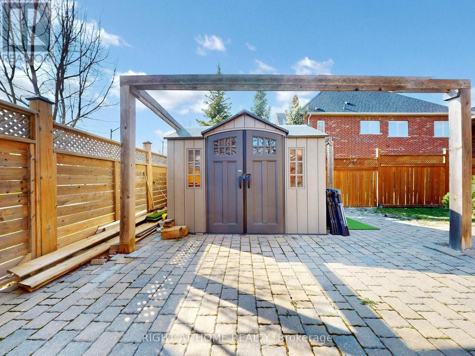 












3585 STONECUTTER CRESCENT

,
Mississauga (Churchill Meadows),




Ontario
L5M7N7

