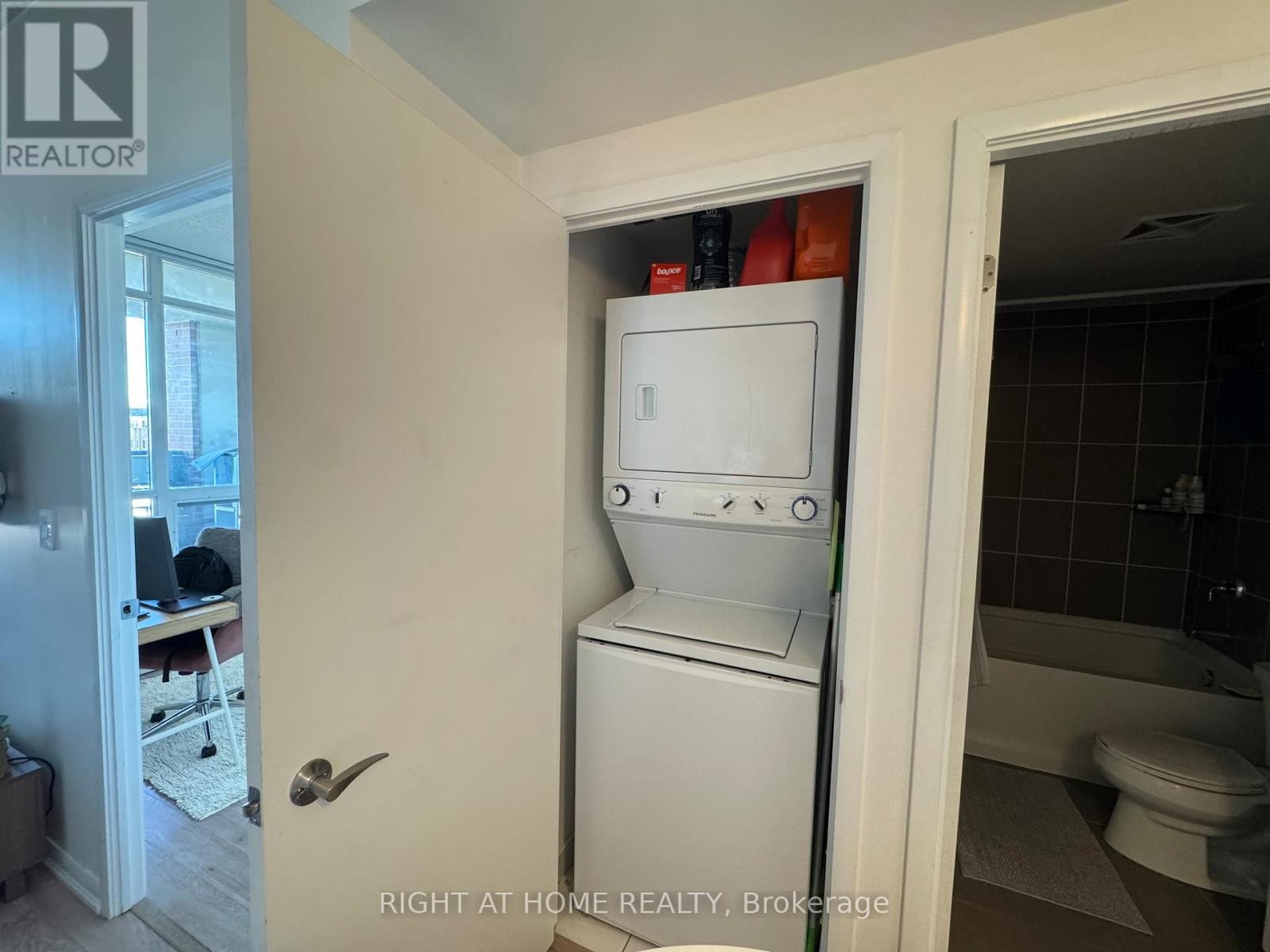 












238 - 36 VIA BAGNATO

,
Toronto (Yorkdale-Glen Park),




Ontario
M6A0B7

