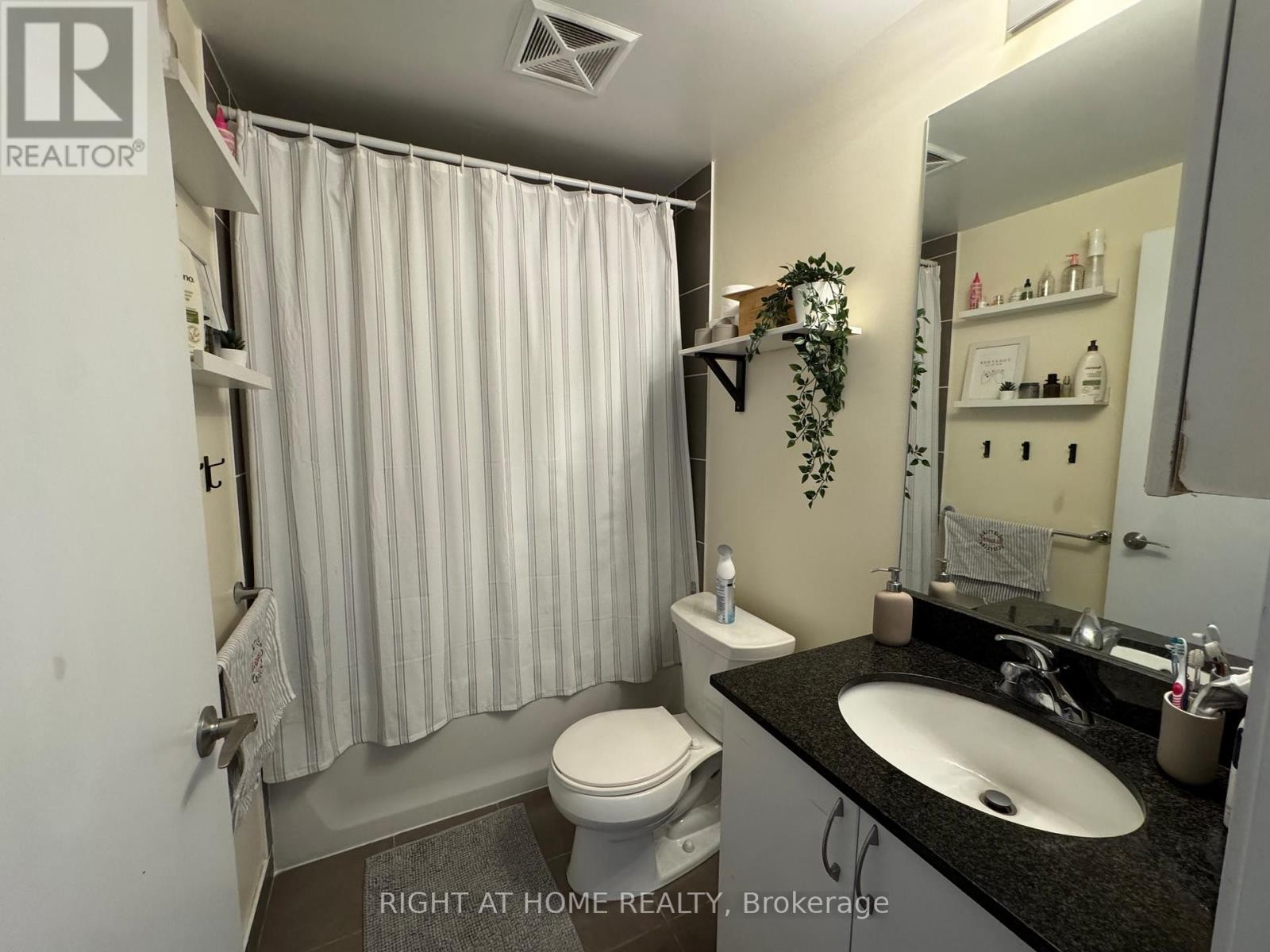 












238 - 36 VIA BAGNATO

,
Toronto (Yorkdale-Glen Park),




Ontario
M6A0B7

