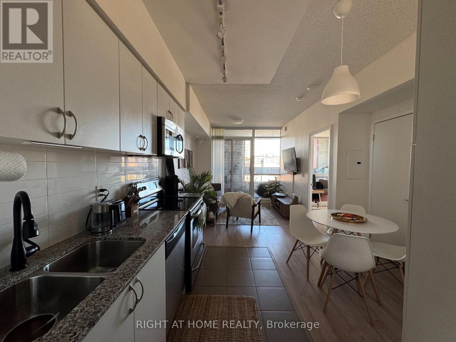 












238 - 36 VIA BAGNATO

,
Toronto (Yorkdale-Glen Park),




Ontario
M6A0B7

