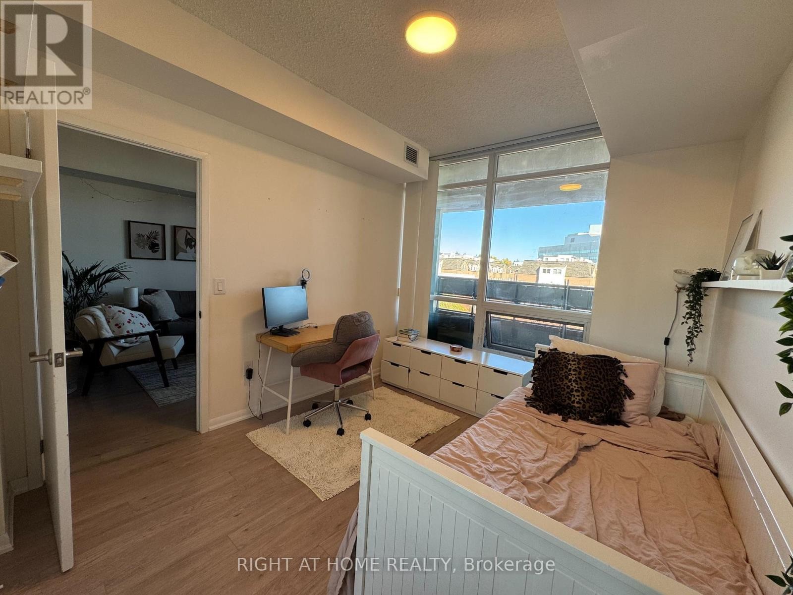 












238 - 36 VIA BAGNATO

,
Toronto (Yorkdale-Glen Park),




Ontario
M6A0B7

