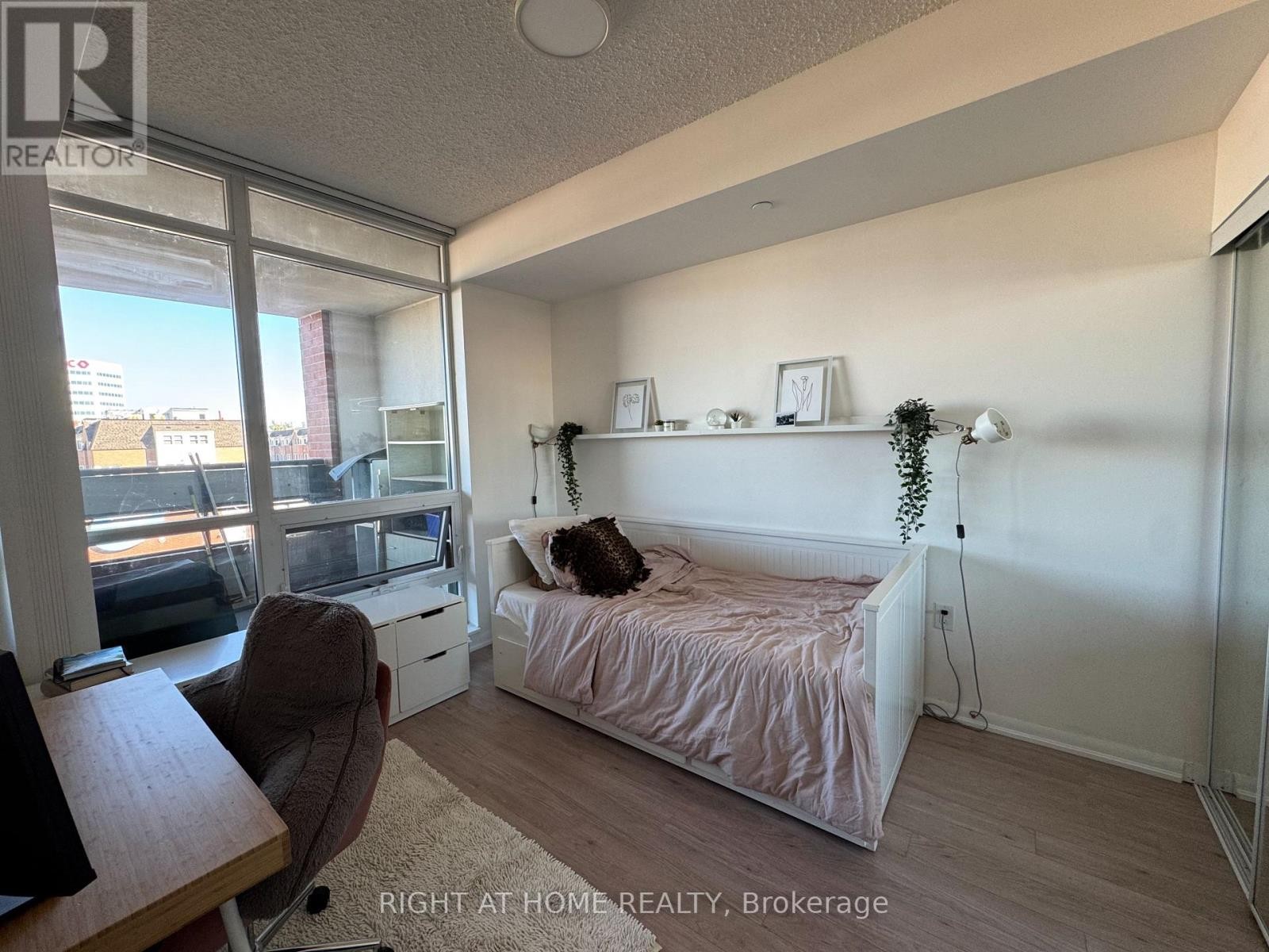 












238 - 36 VIA BAGNATO

,
Toronto (Yorkdale-Glen Park),




Ontario
M6A0B7

