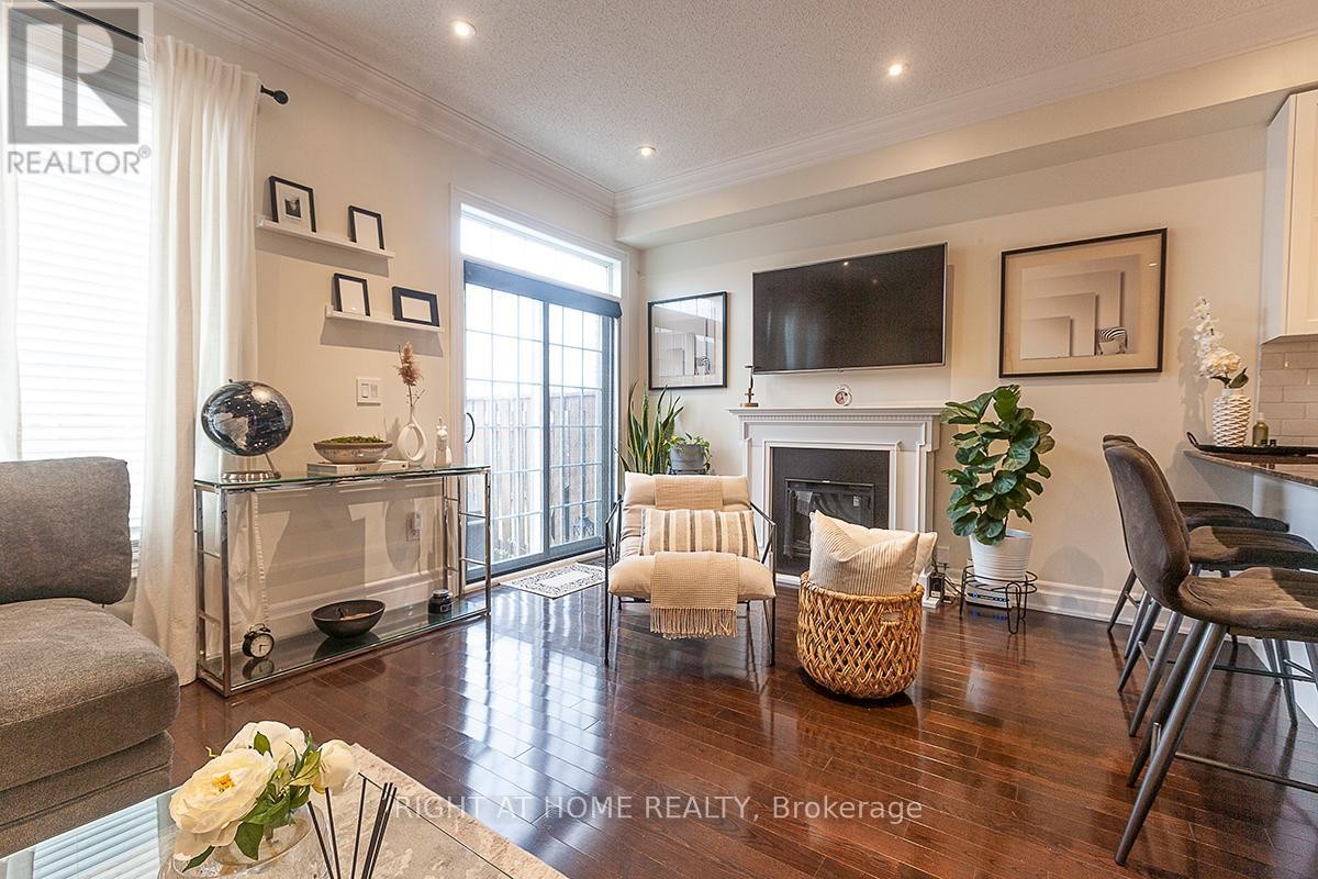 












59 - 745 FARMSTEAD DRIVE

,
Milton (WI Willmott),




Ontario
L9T8B1

