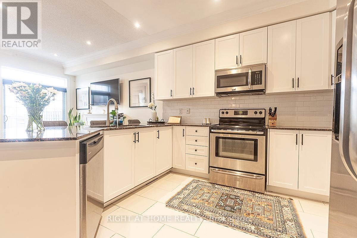 












59 - 745 FARMSTEAD DRIVE

,
Milton (WI Willmott),




Ontario
L9T8B1

