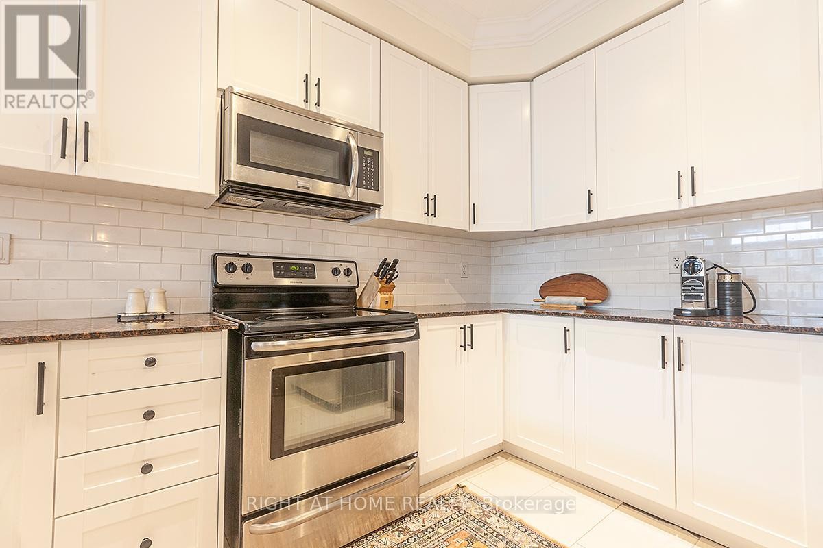 












59 - 745 FARMSTEAD DRIVE

,
Milton (WI Willmott),




Ontario
L9T8B1

