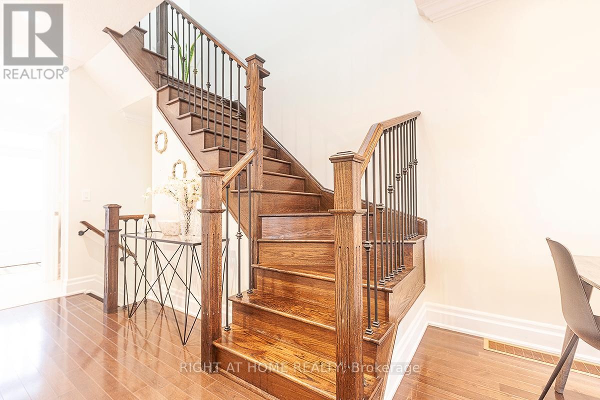 












59 - 745 FARMSTEAD DRIVE

,
Milton (WI Willmott),




Ontario
L9T8B1

