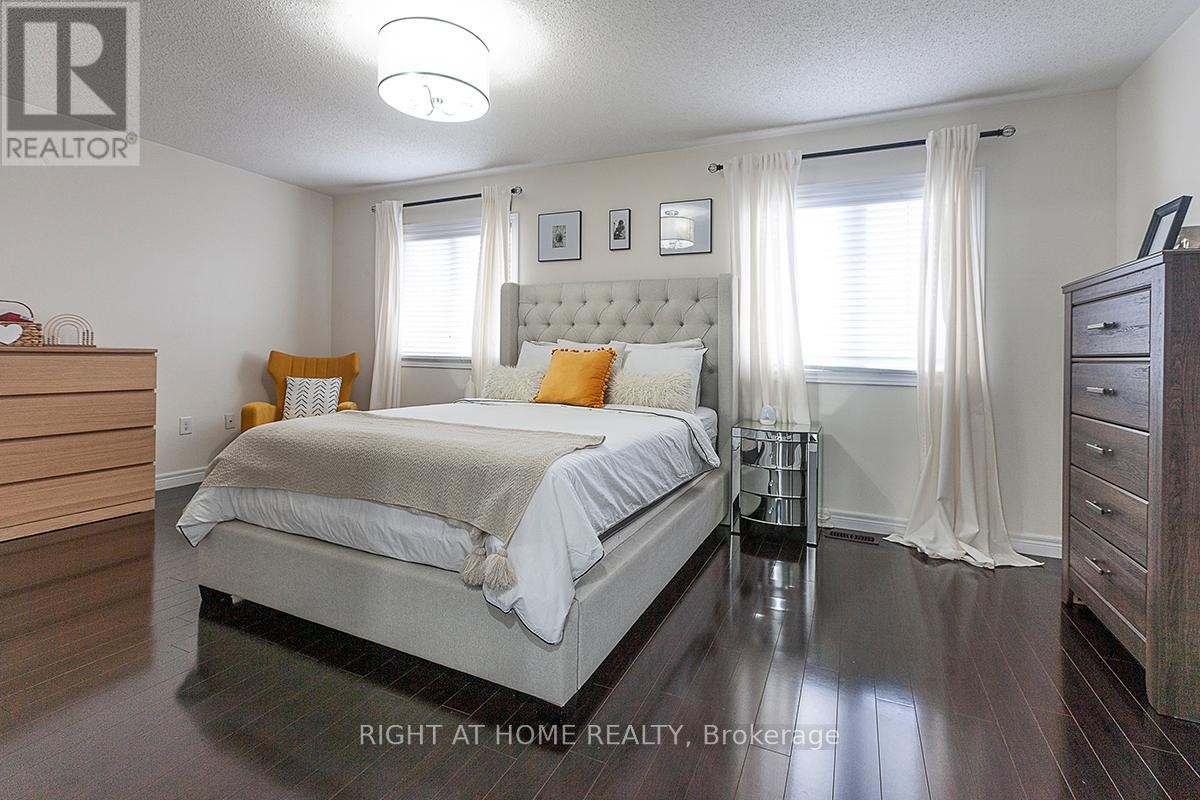 












59 - 745 FARMSTEAD DRIVE

,
Milton (WI Willmott),




Ontario
L9T8B1

