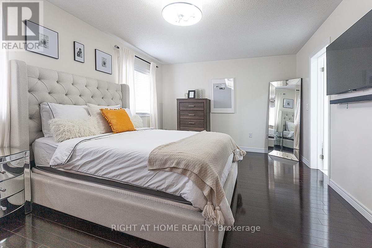 












59 - 745 FARMSTEAD DRIVE

,
Milton (WI Willmott),




Ontario
L9T8B1

