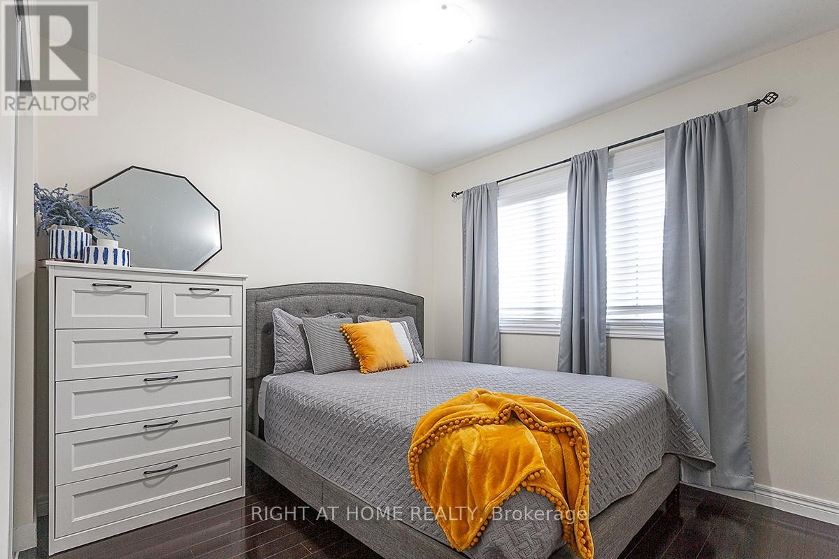 












59 - 745 FARMSTEAD DRIVE

,
Milton (WI Willmott),




Ontario
L9T8B1

