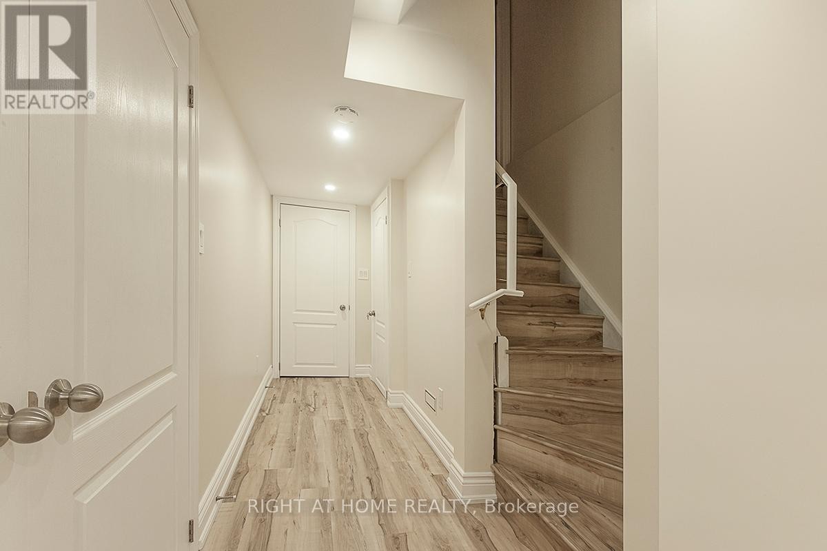 












59 - 745 FARMSTEAD DRIVE

,
Milton (WI Willmott),




Ontario
L9T8B1

