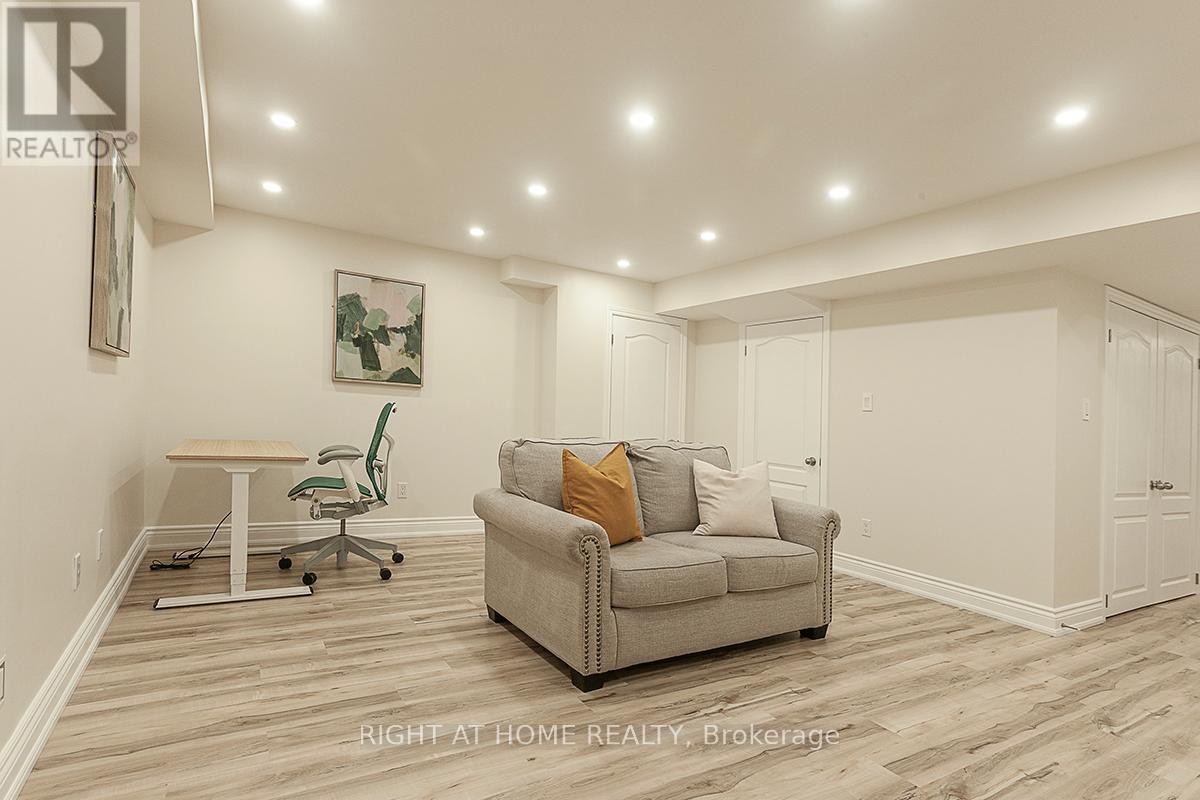 












59 - 745 FARMSTEAD DRIVE

,
Milton (WI Willmott),




Ontario
L9T8B1

