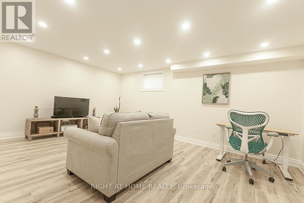 












59 - 745 FARMSTEAD DRIVE

,
Milton (WI Willmott),




Ontario
L9T8B1

