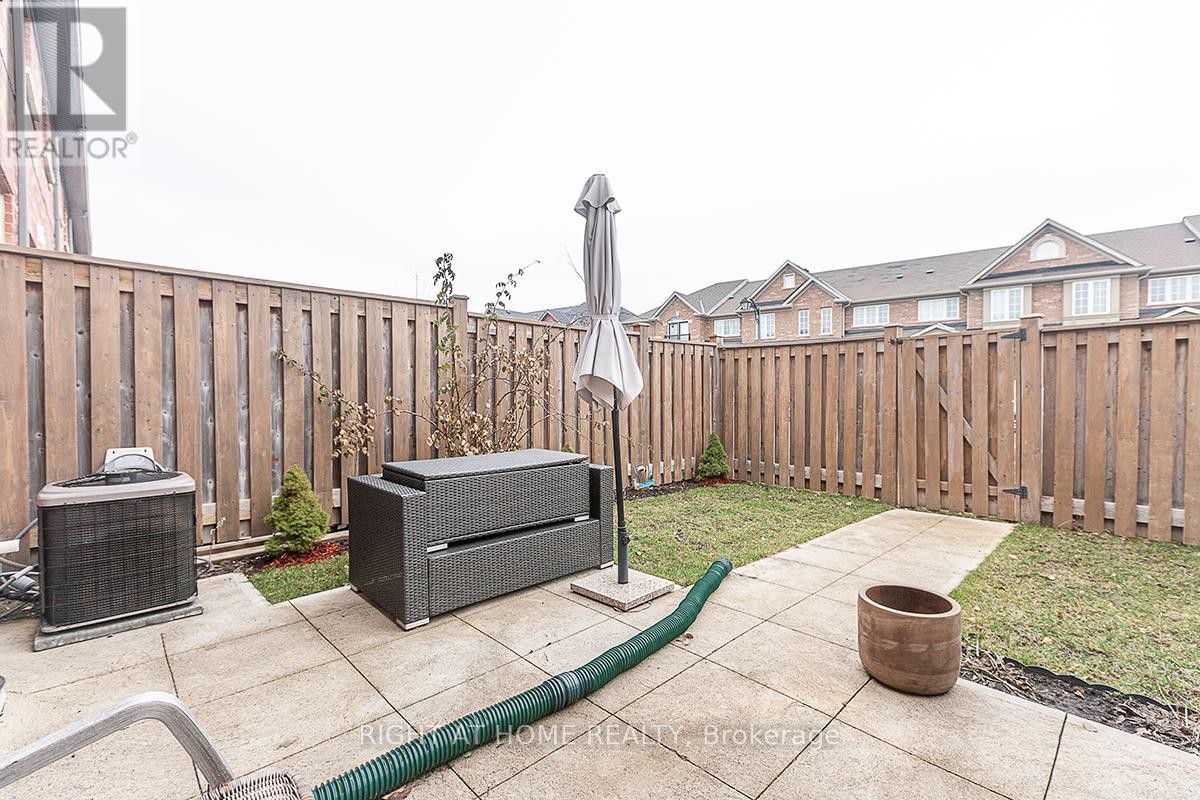 












59 - 745 FARMSTEAD DRIVE

,
Milton (WI Willmott),




Ontario
L9T8B1

