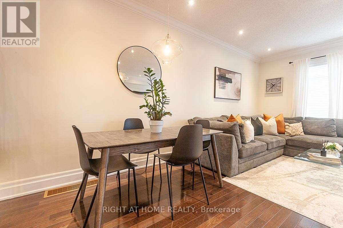 












59 - 745 FARMSTEAD DRIVE

,
Milton (WI Willmott),




Ontario
L9T8B1

