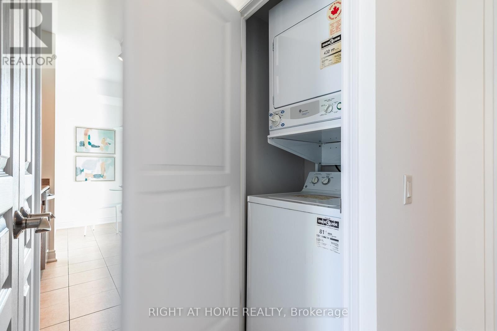 












605 - 5 MARINE PARADE DRIVE

,
Toronto (Mimico),




Ontario
M8V4B4

