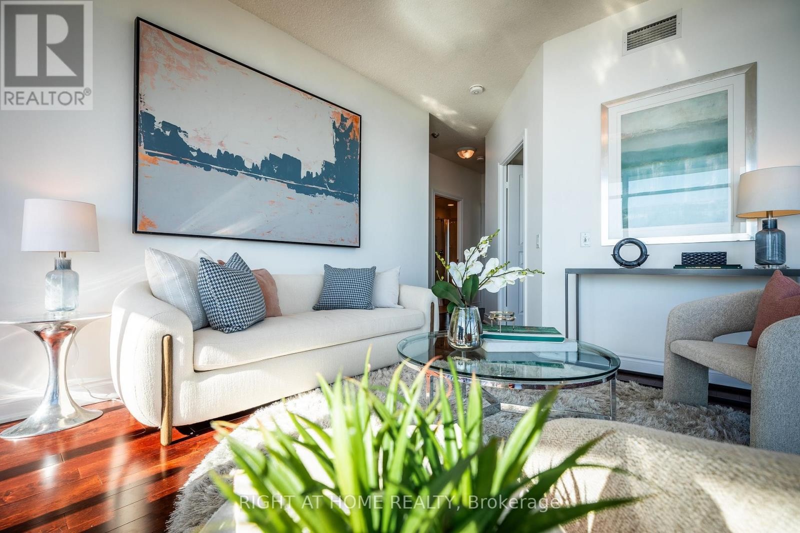 












605 - 5 MARINE PARADE DRIVE

,
Toronto (Mimico),




Ontario
M8V4B4

