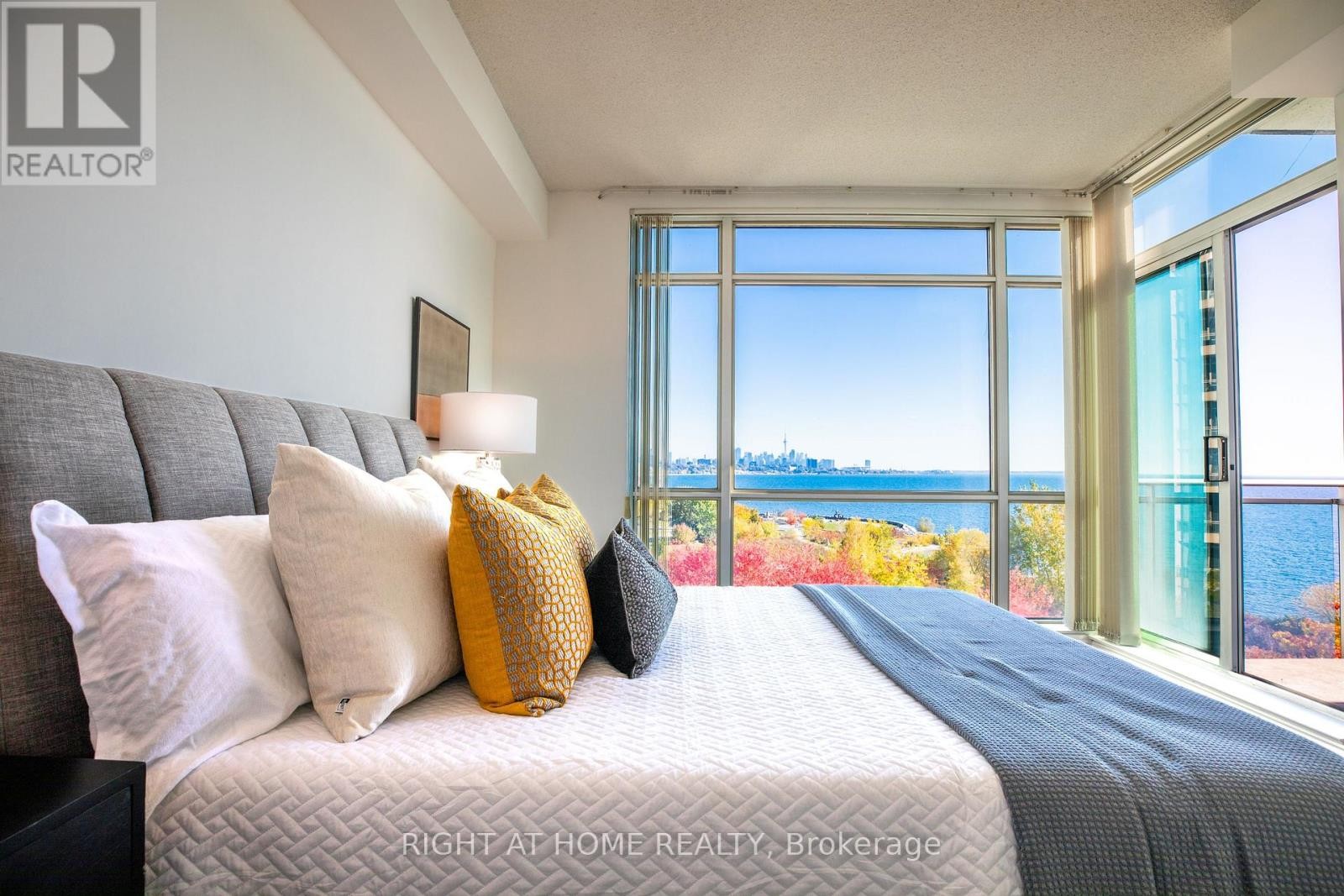 












605 - 5 MARINE PARADE DRIVE

,
Toronto (Mimico),




Ontario
M8V4B4

