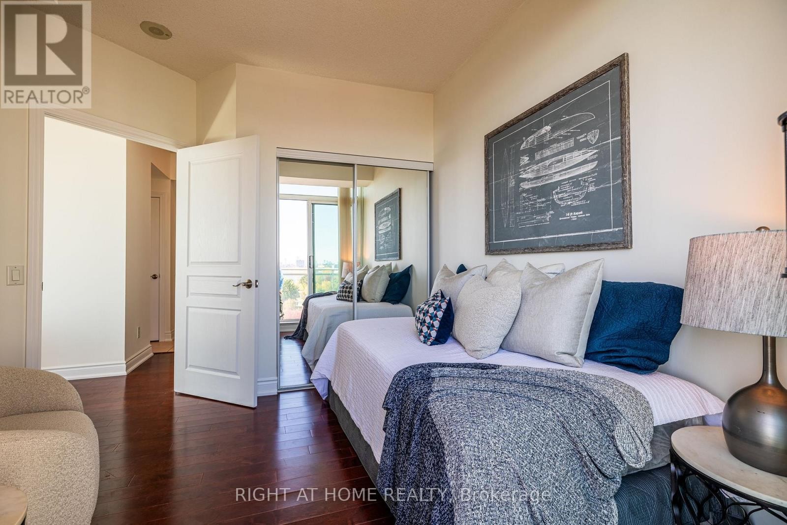 












605 - 5 MARINE PARADE DRIVE

,
Toronto (Mimico),




Ontario
M8V4B4

