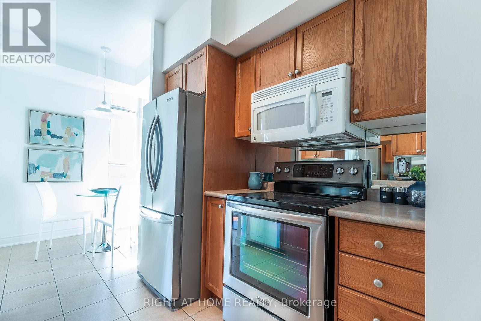 












605 - 5 MARINE PARADE DRIVE

,
Toronto (Mimico),




Ontario
M8V4B4

