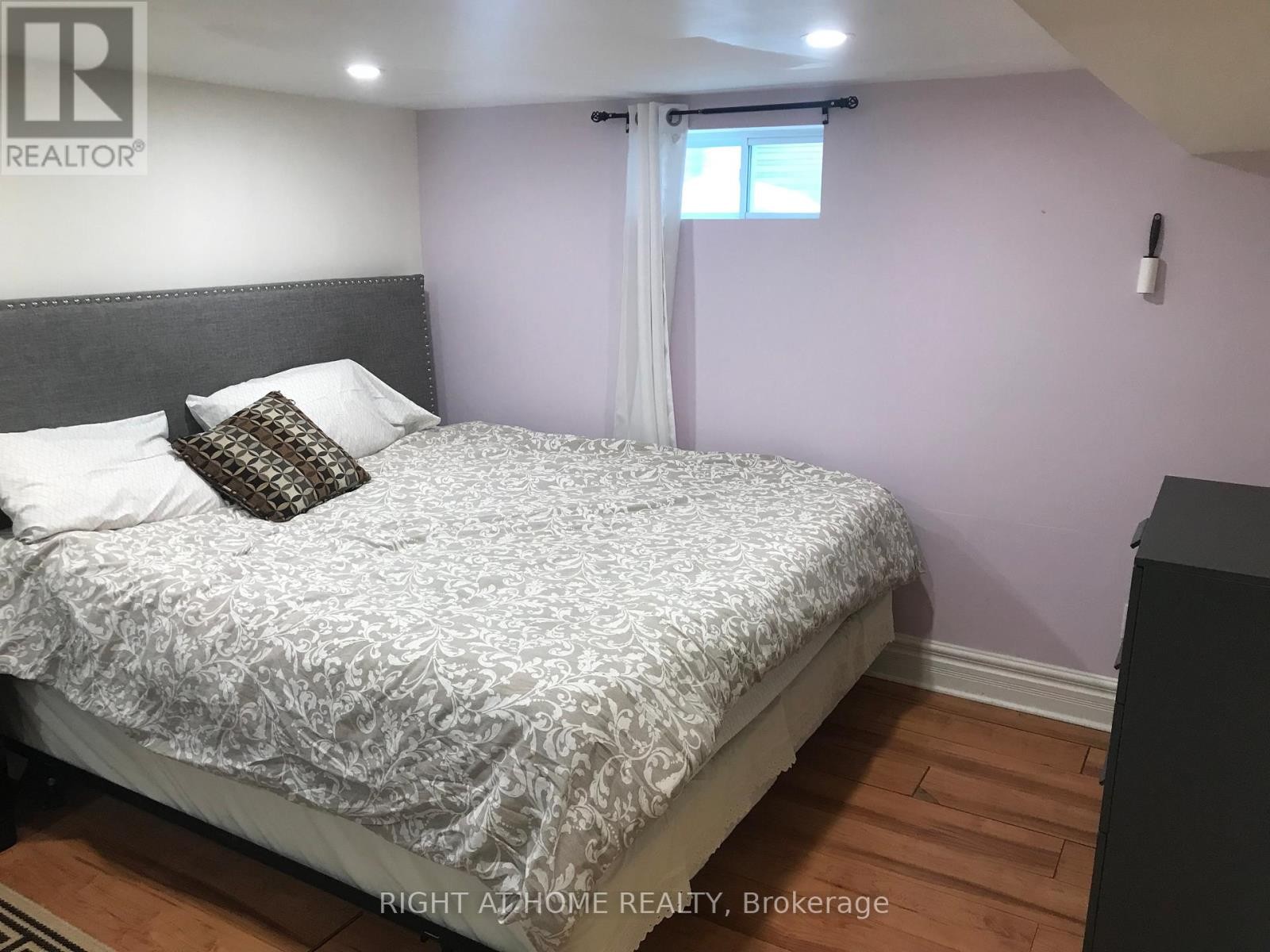 












BASEMENT UNIT - 289 LAURENTIAN AVENUE

,
Mississauga (Hurontario),




Ontario
L4Z2S2

