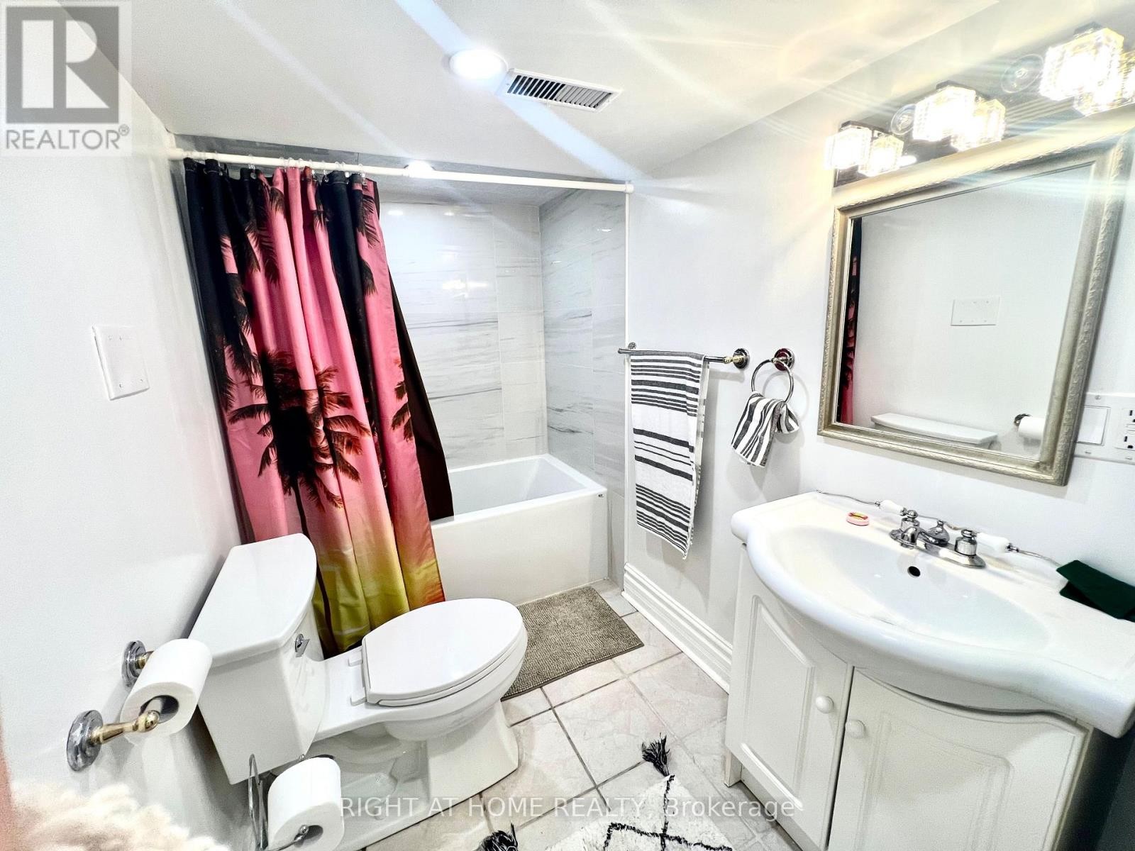 












BASEMENT UNIT - 289 LAURENTIAN AVENUE

,
Mississauga (Hurontario),




Ontario
L4Z2S2

